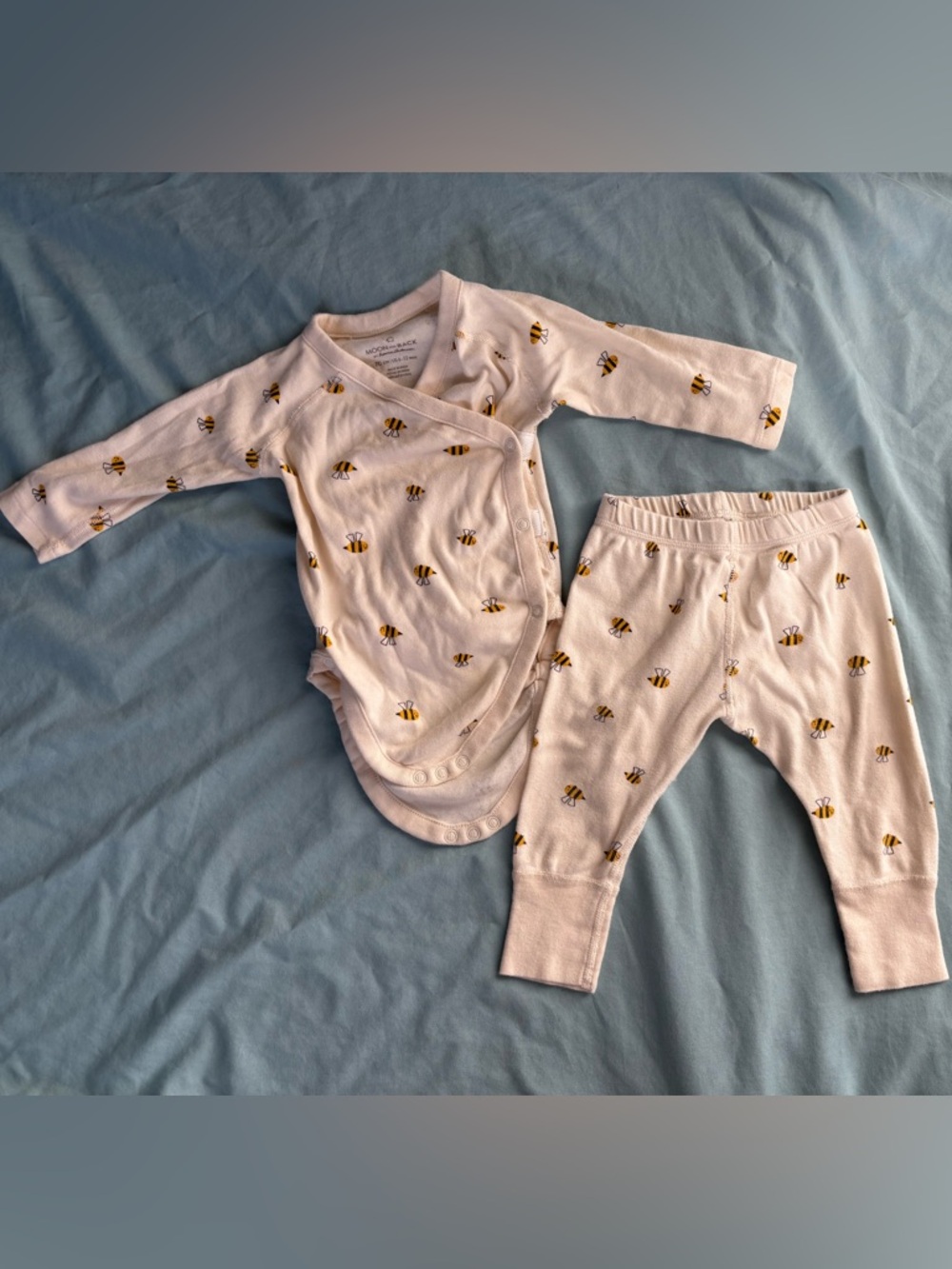 Hanna Andersson Baby Layette Wrap Top & Wiggle Pants Set, bee print - 6-12m